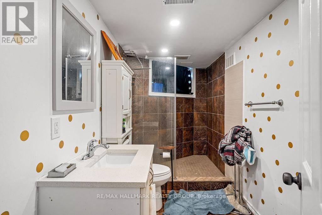 217 DOVERCOURT AVENUE Image 34