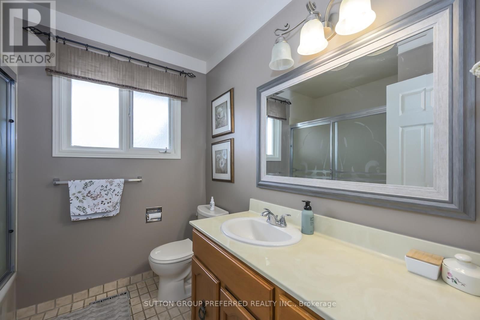 268 KING EDWARD AVENUE Image 24