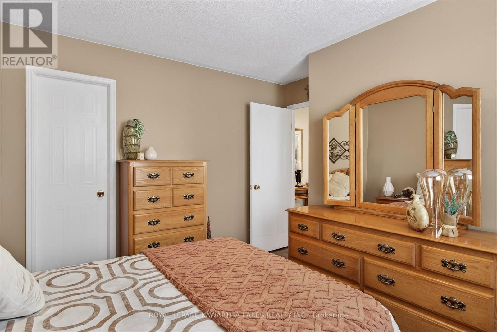 20 CEDARTREE LANE Image 23