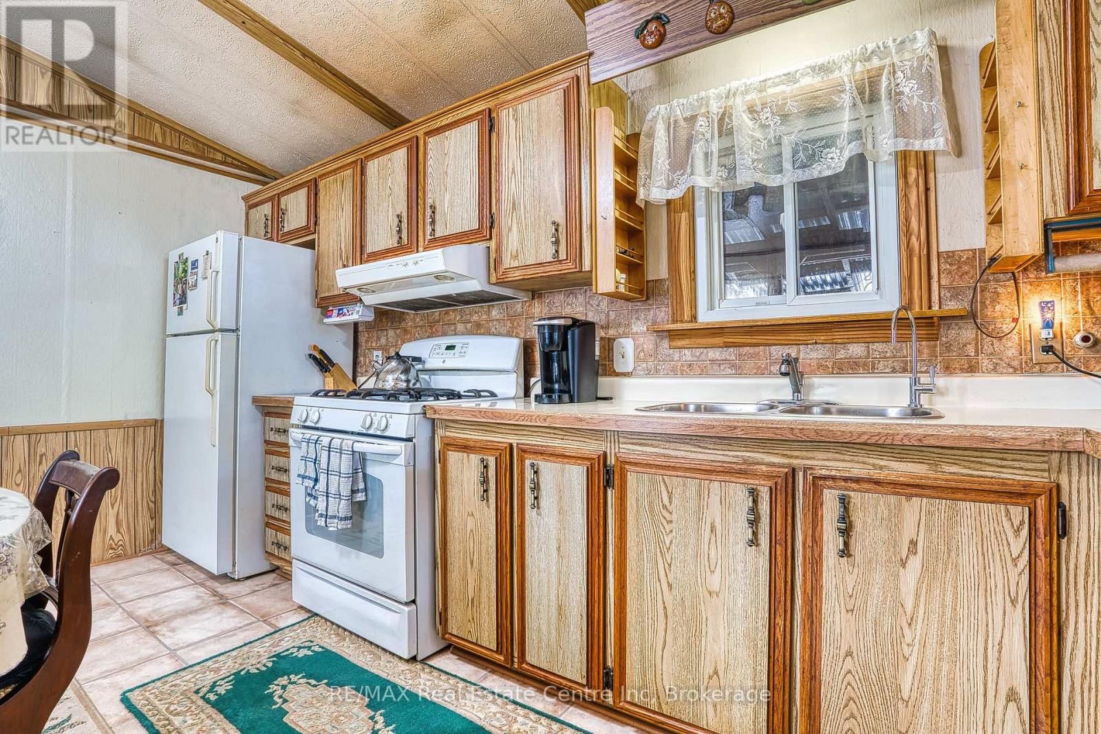 54 FIRST AVENUE Image 10