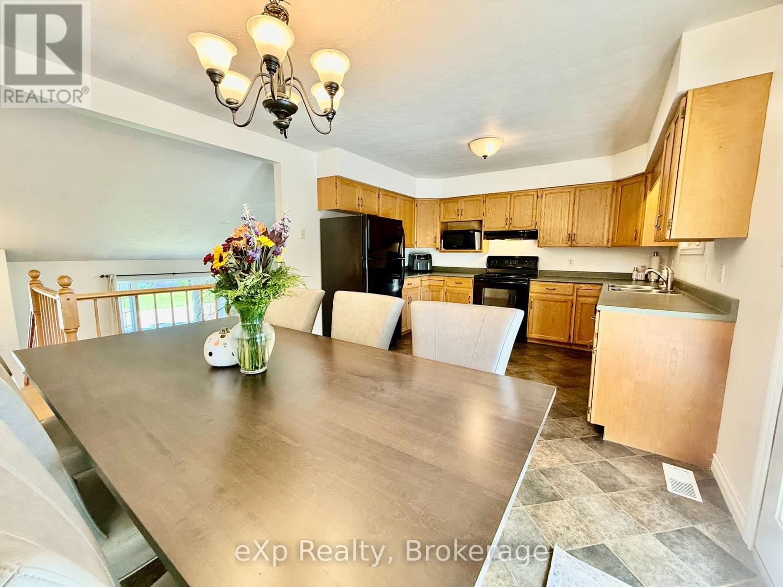 217 THOMAS STREET Image 8