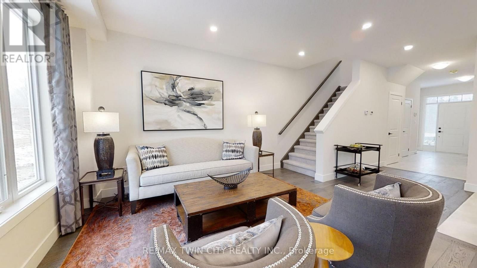 163 JULIE CRESCENT Image 12