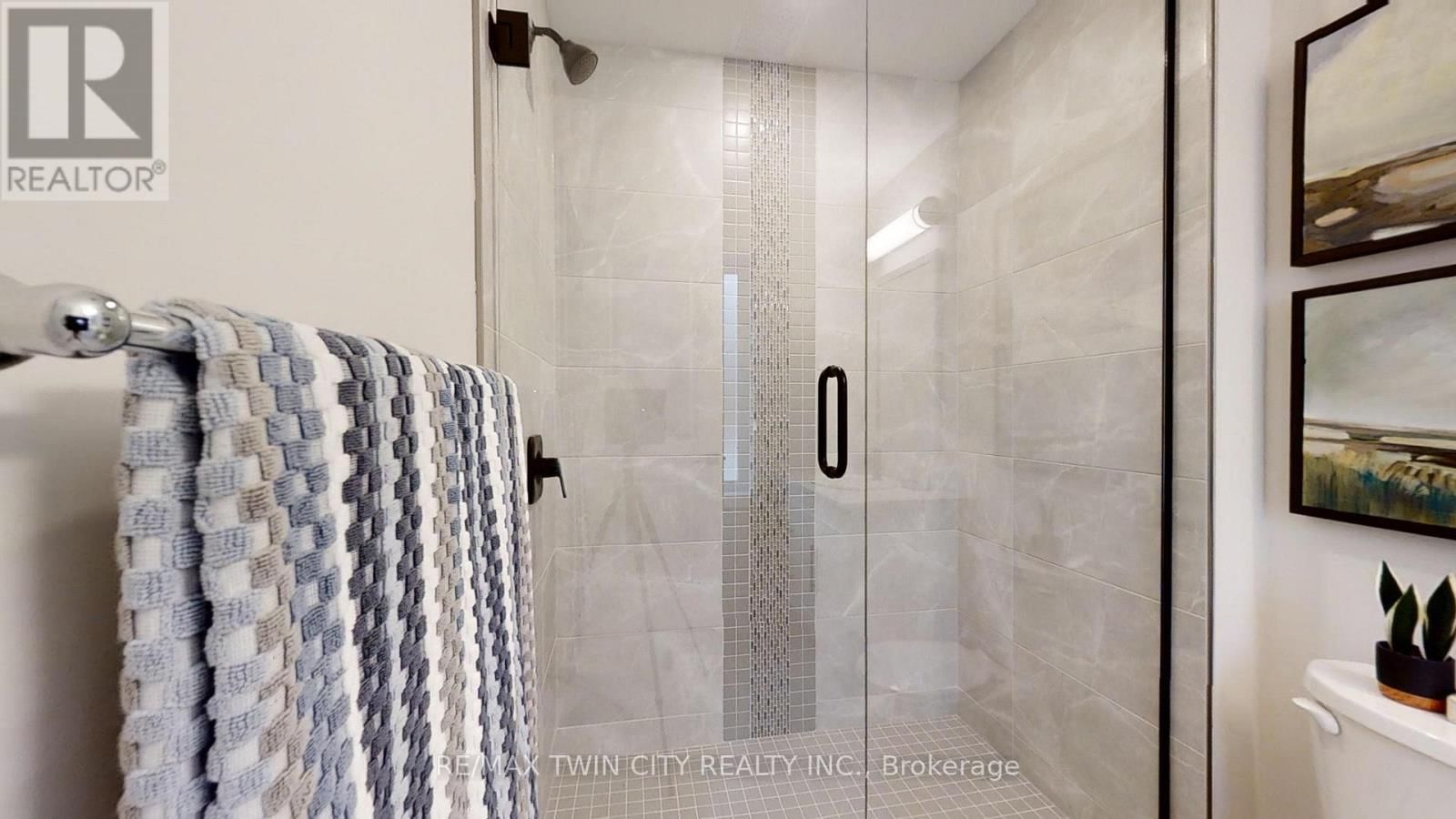 163 JULIE CRESCENT Image 14