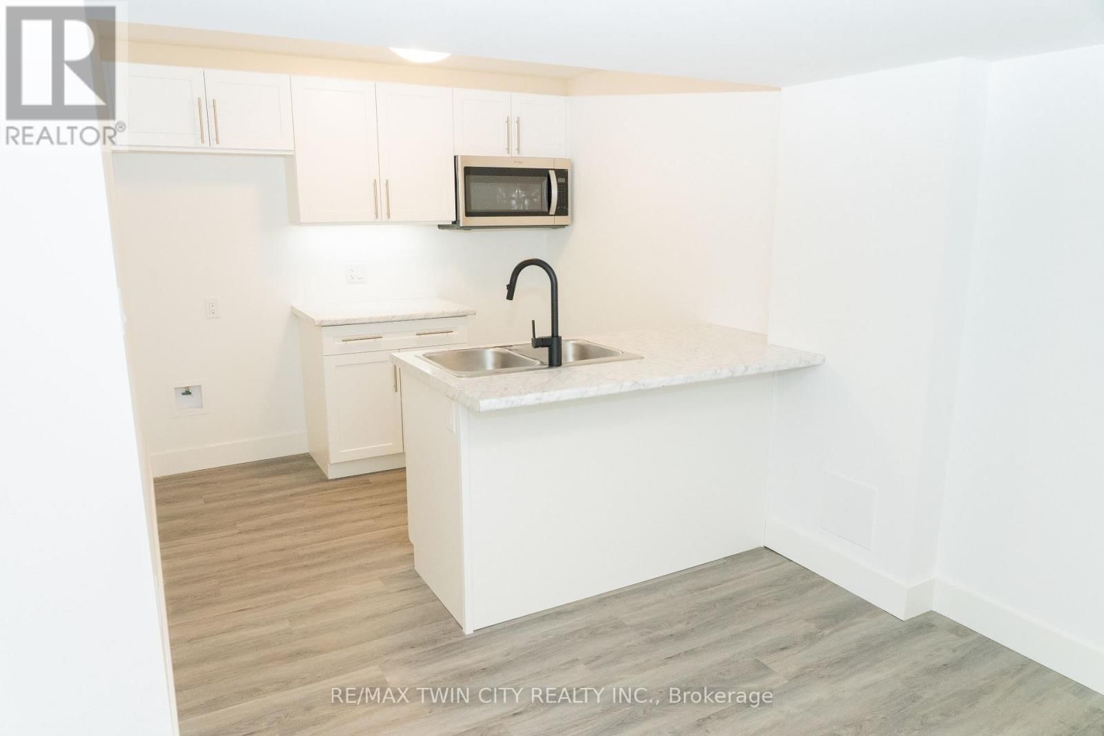 163 JULIE CRESCENT Image 21