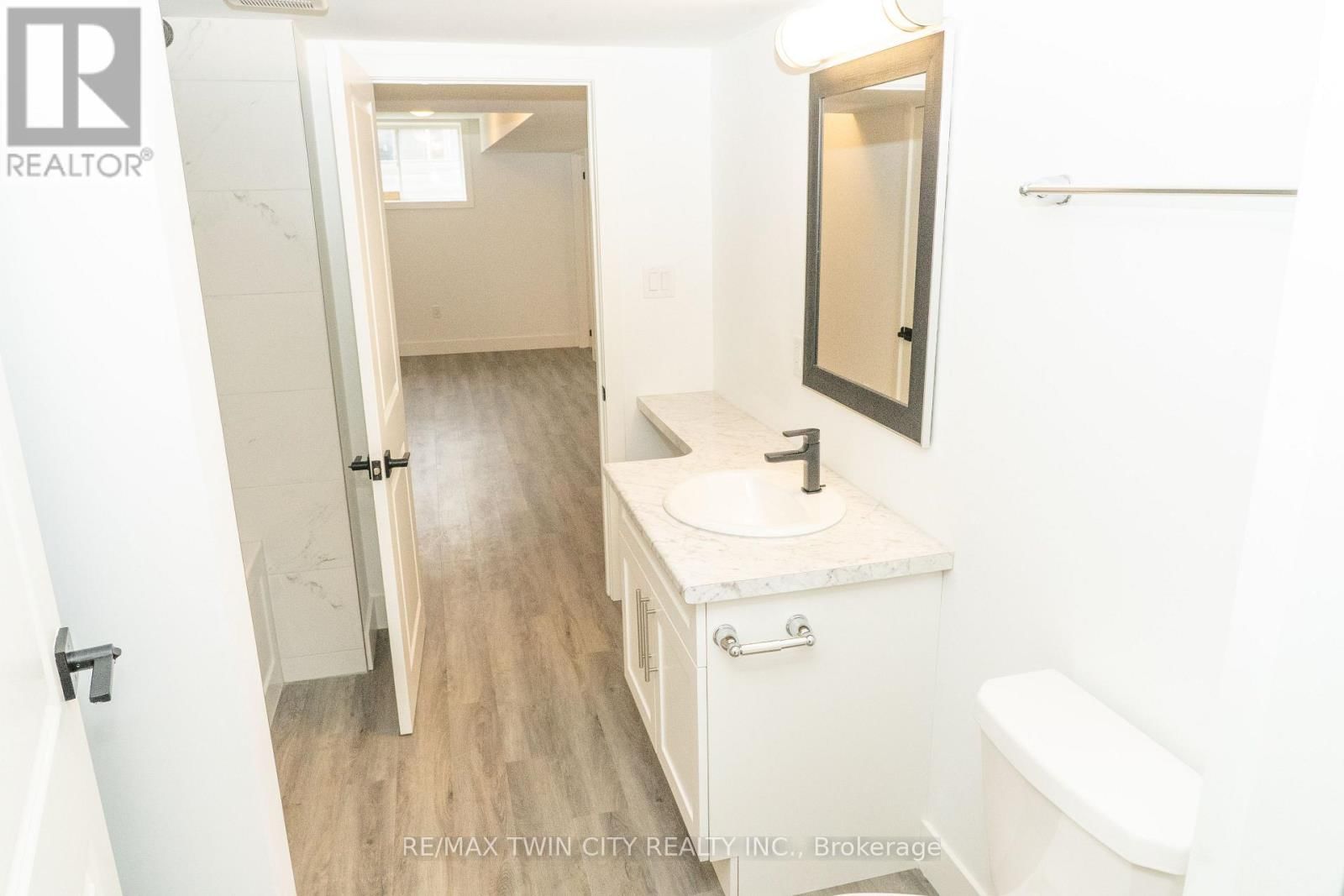 163 JULIE CRESCENT Image 23