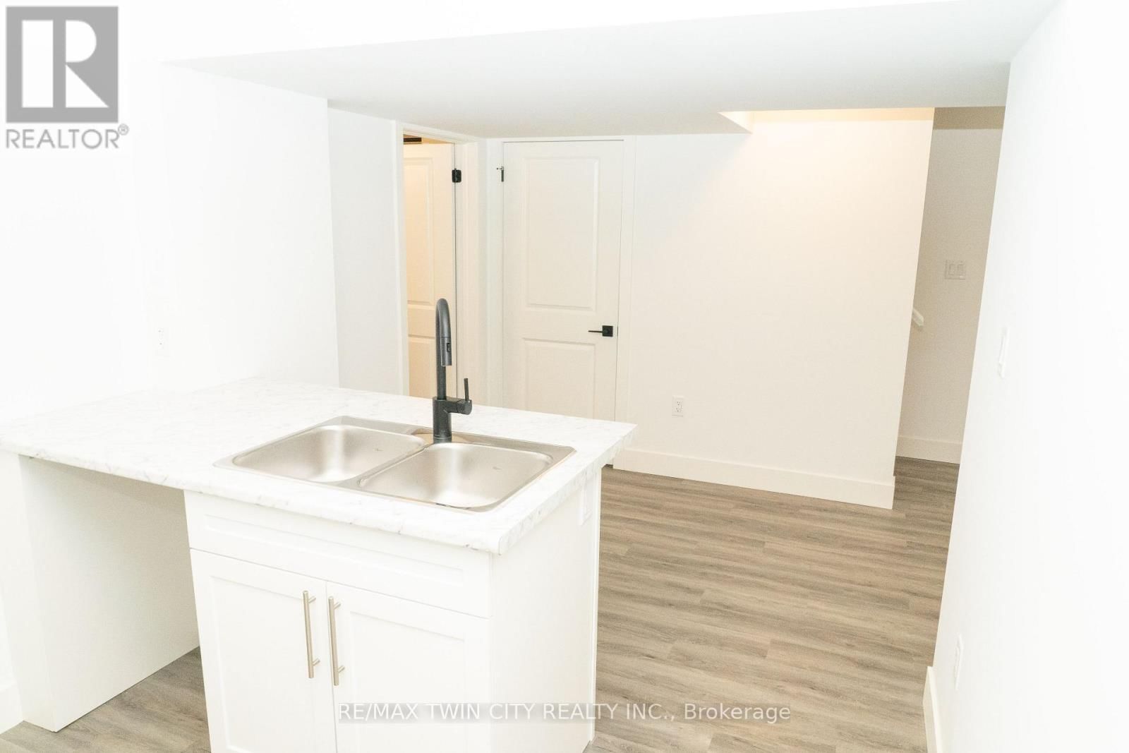 163 JULIE CRESCENT Image 24