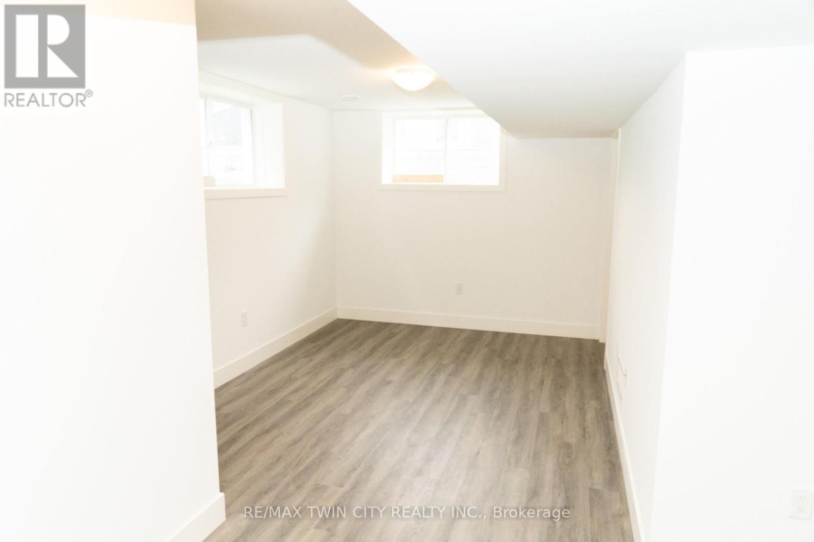 163 JULIE CRESCENT Image 25