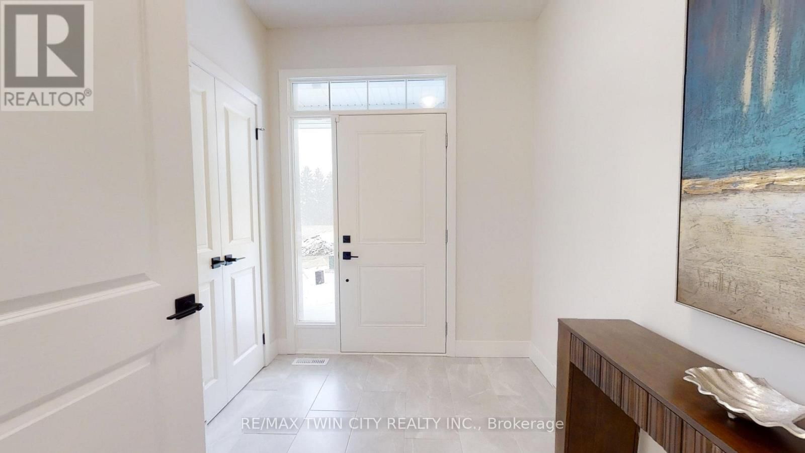 163 JULIE CRESCENT Image 3