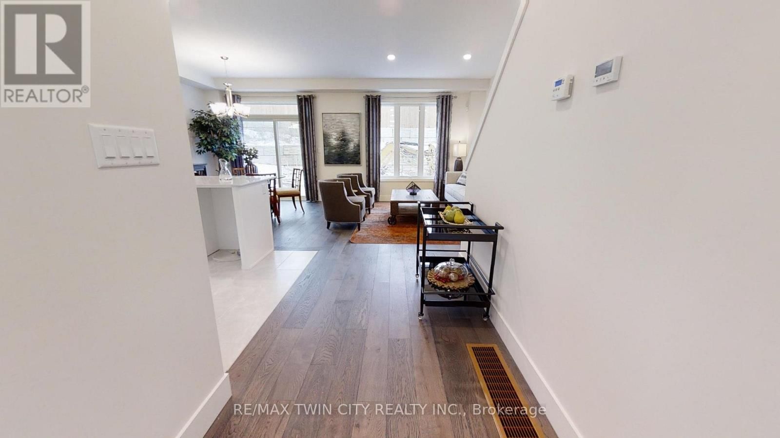 163 JULIE CRESCENT Image 4