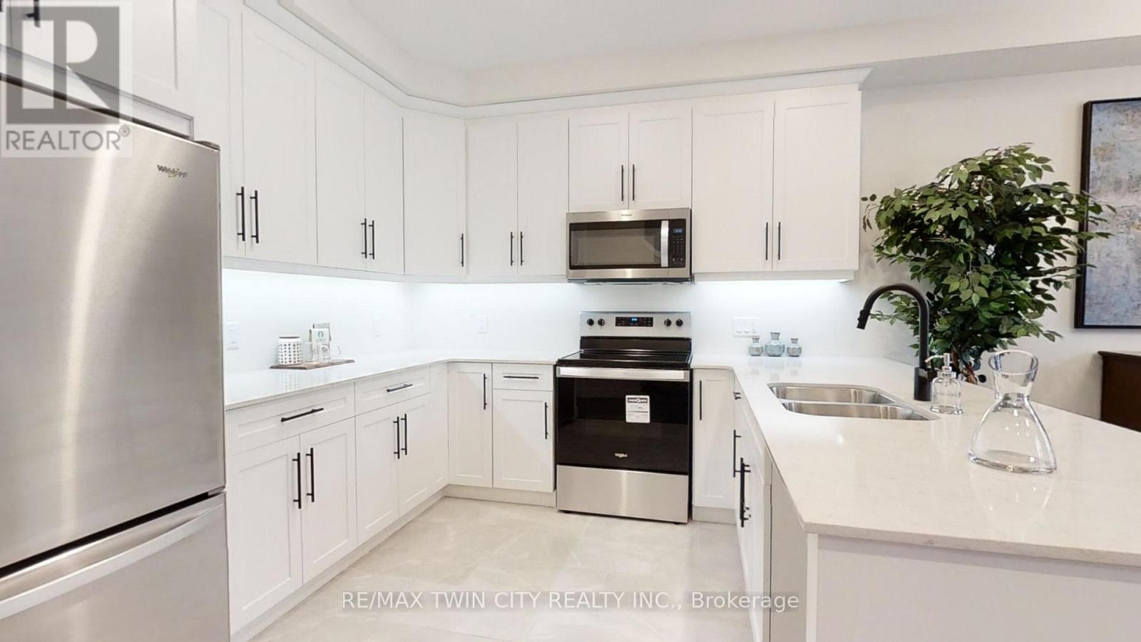 163 JULIE CRESCENT Image 5