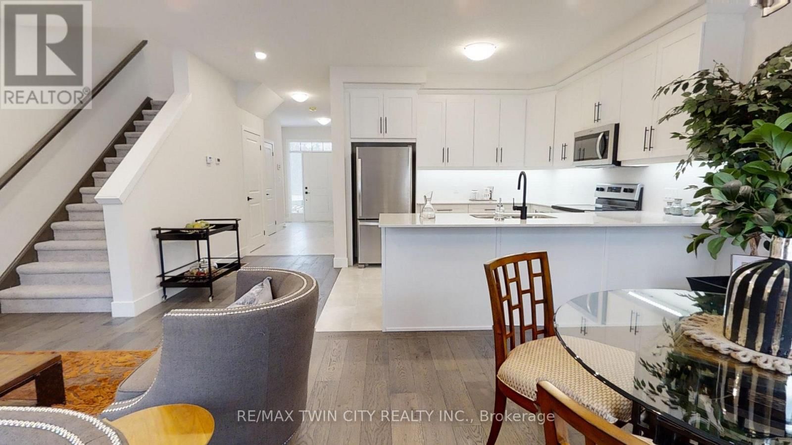 163 JULIE CRESCENT Image 8