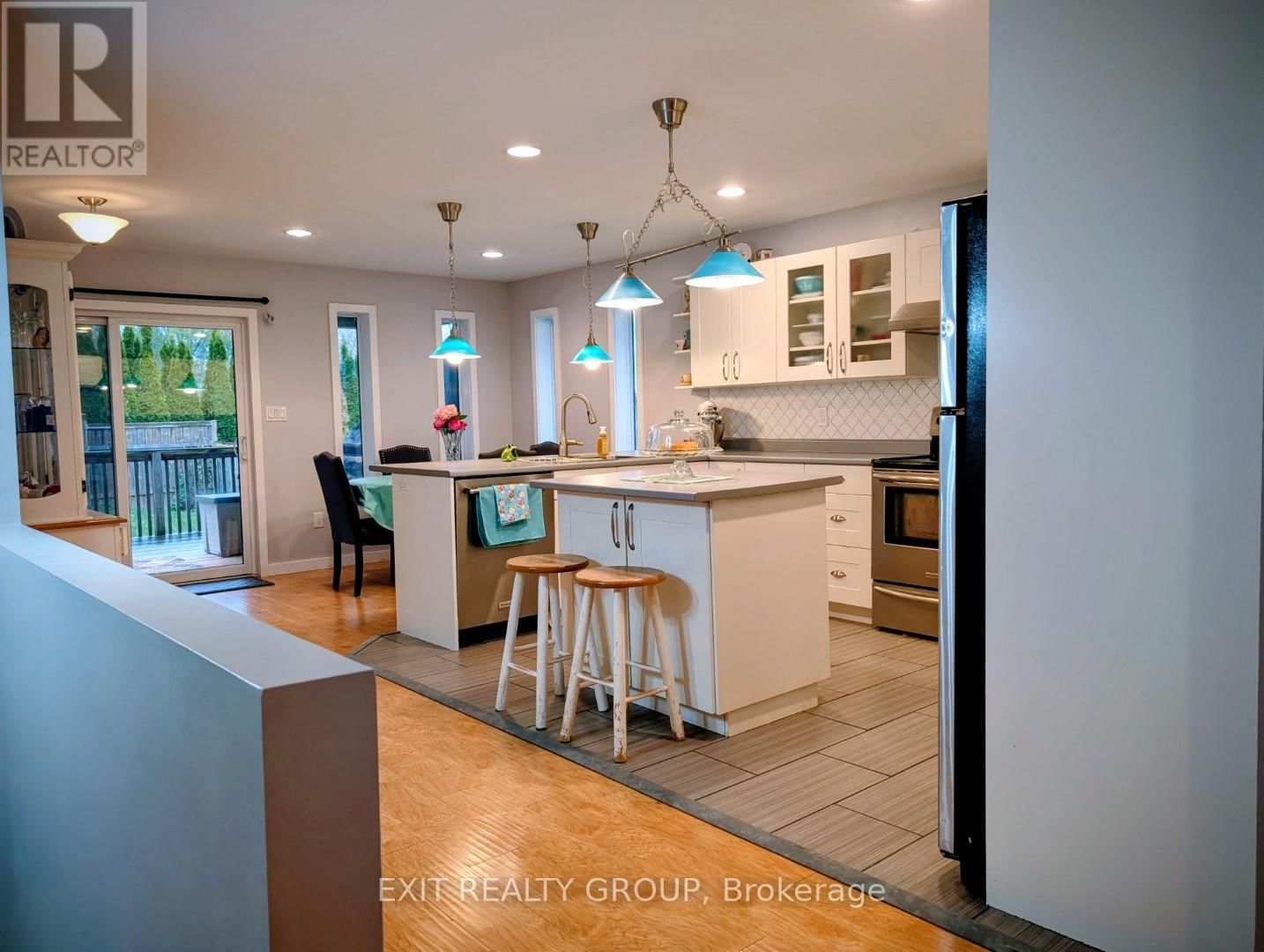 354 RIVERSIDE PARKWAY Image 9