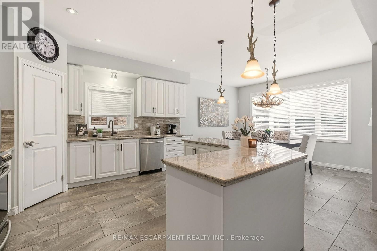 345 FESTIVAL WAY Image 12