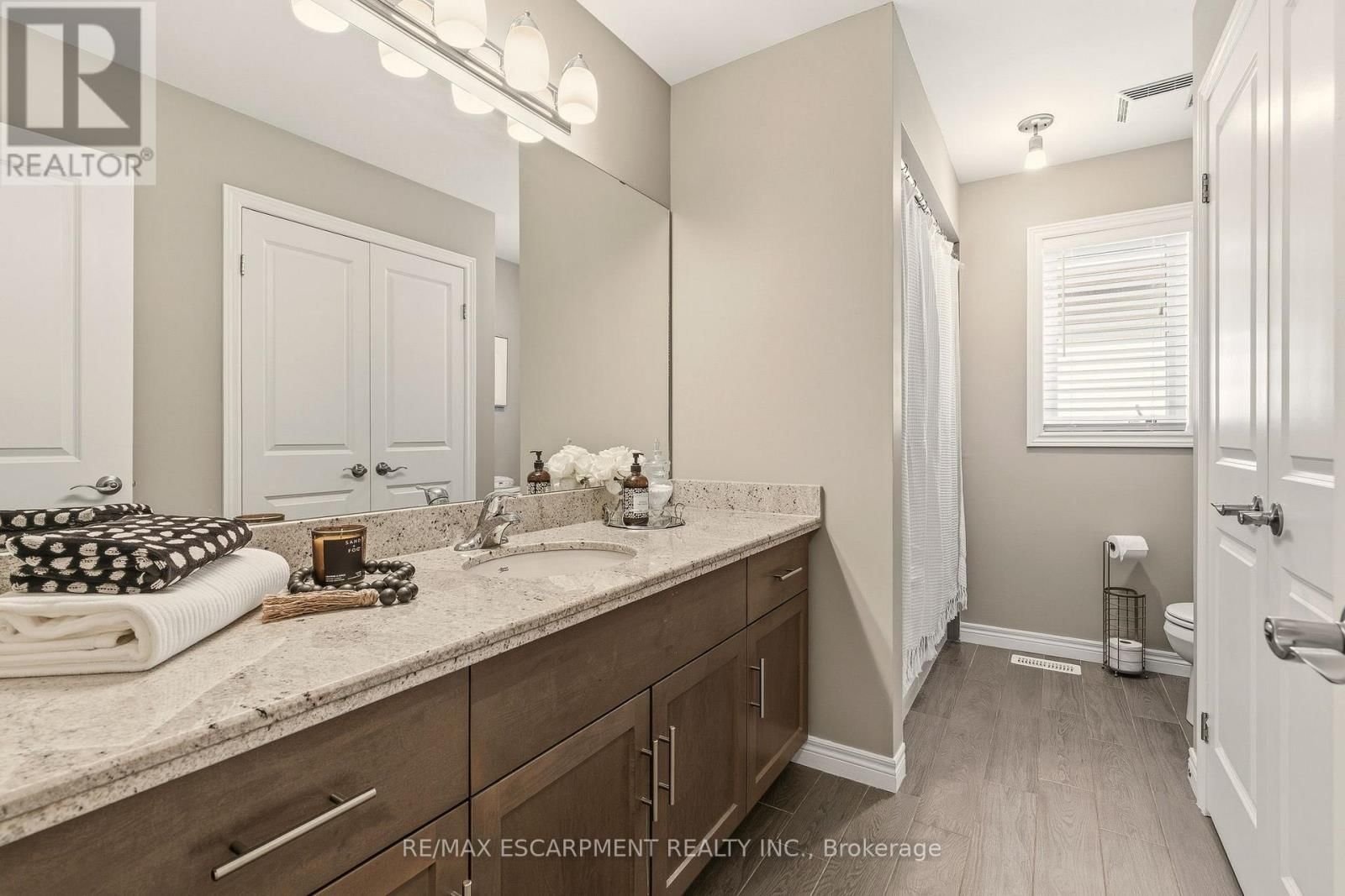 345 FESTIVAL WAY Image 26