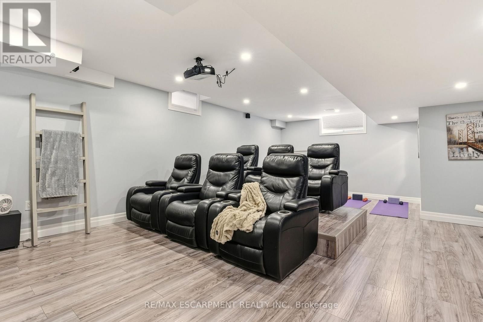 345 FESTIVAL WAY Image 28