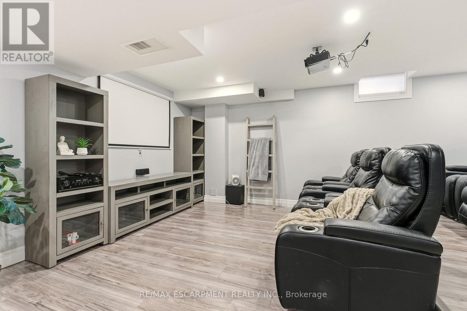 345 FESTIVAL WAY Image 29