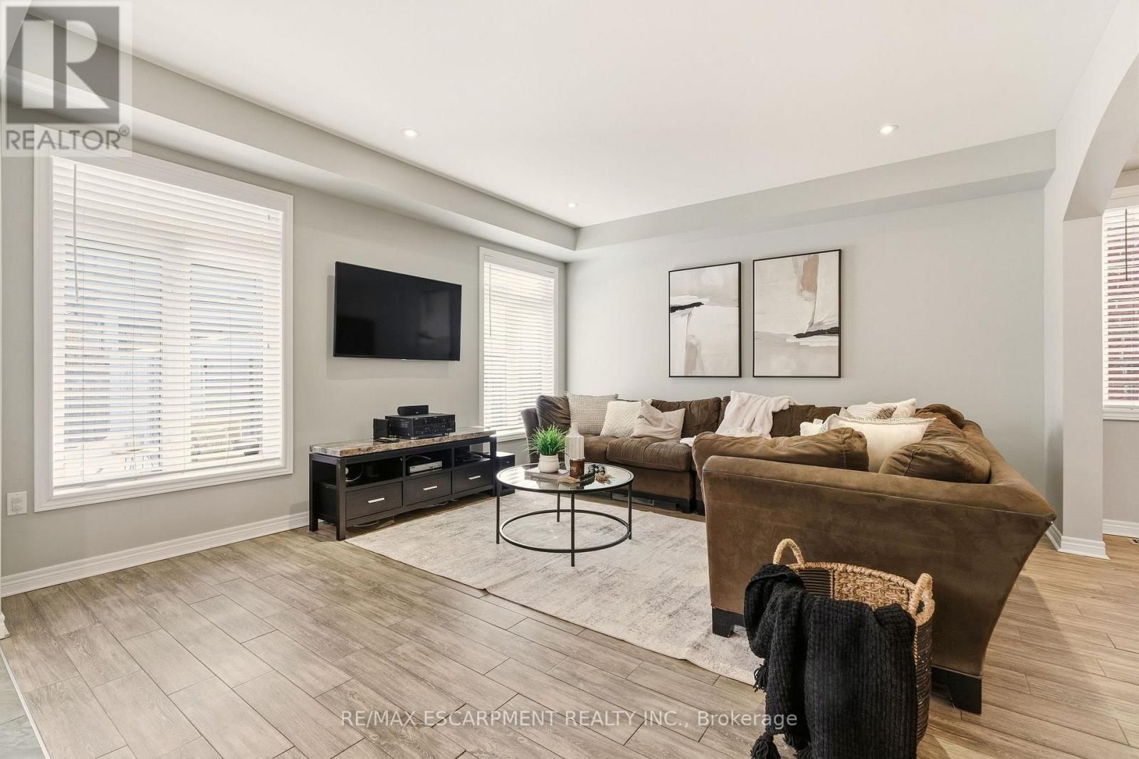 345 FESTIVAL WAY Image 6