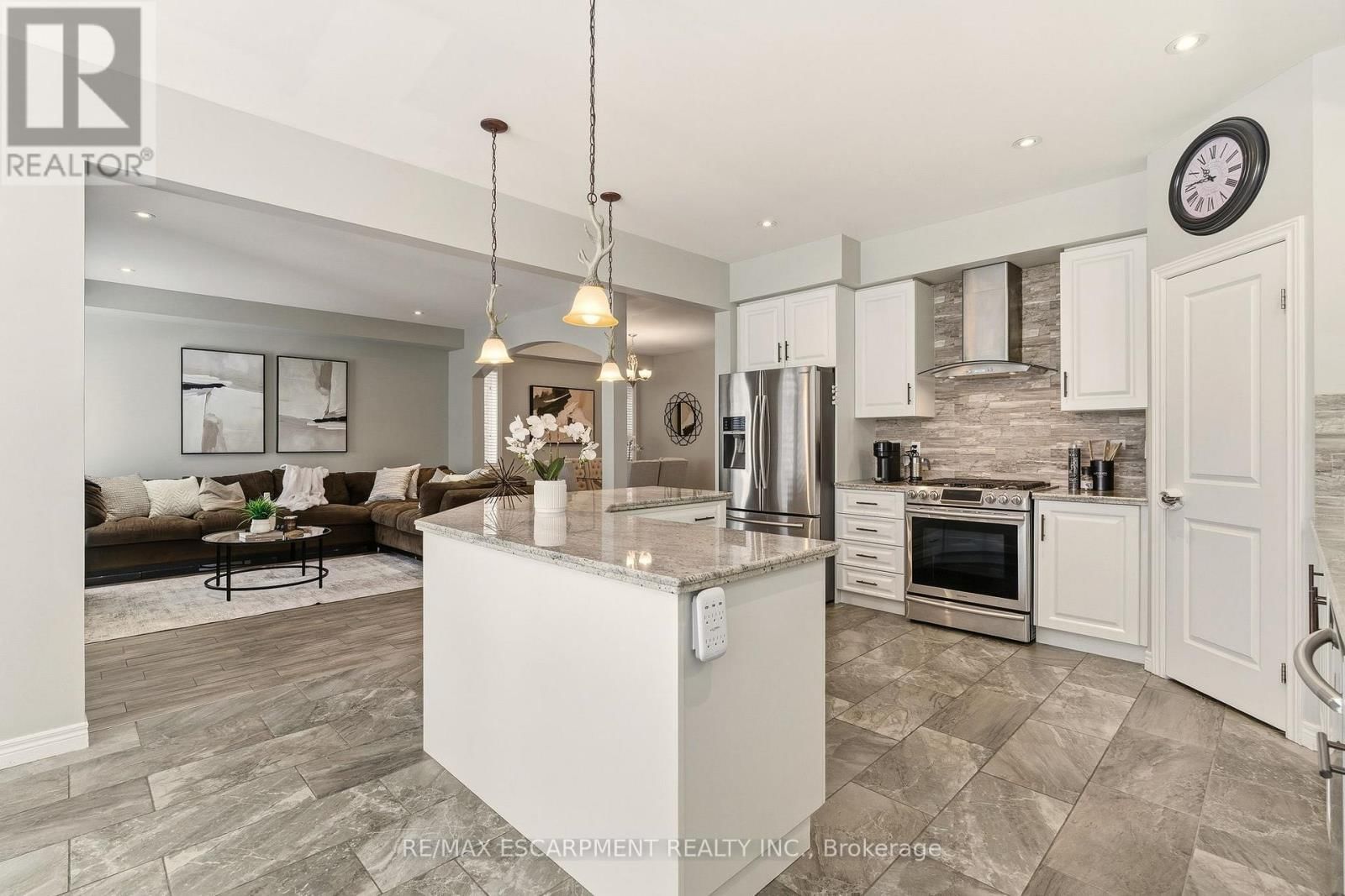 345 FESTIVAL WAY Image 8