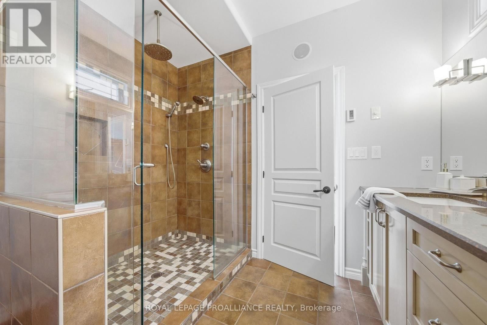 240 AVONDALE ROAD Image 21