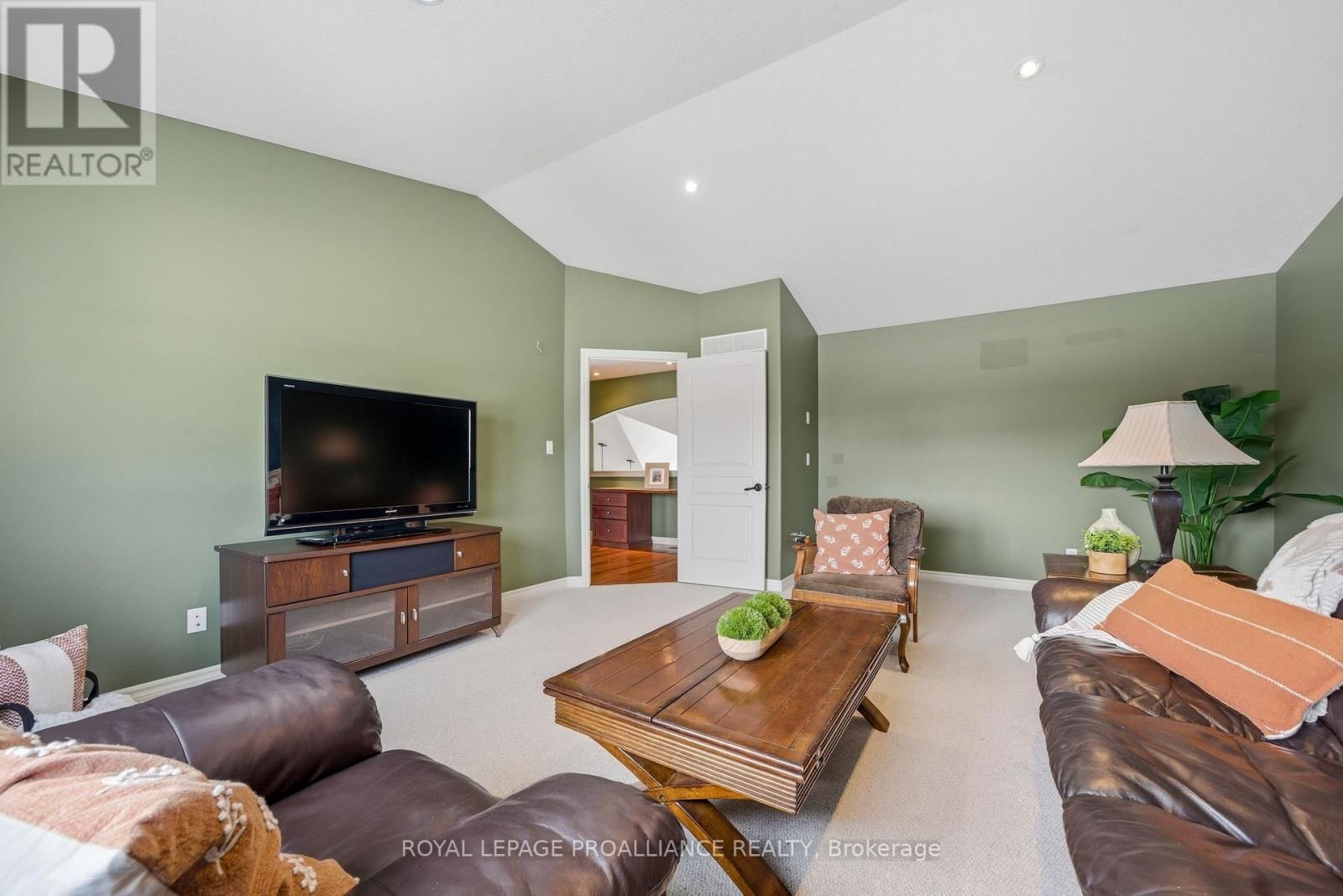 240 AVONDALE ROAD Image 25