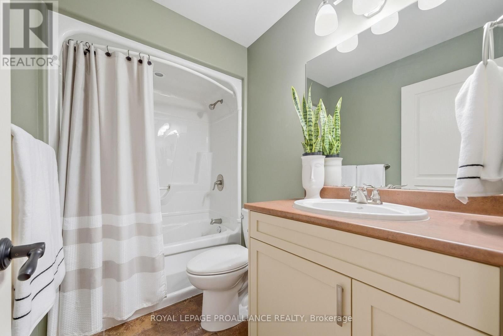 240 AVONDALE ROAD Image 28