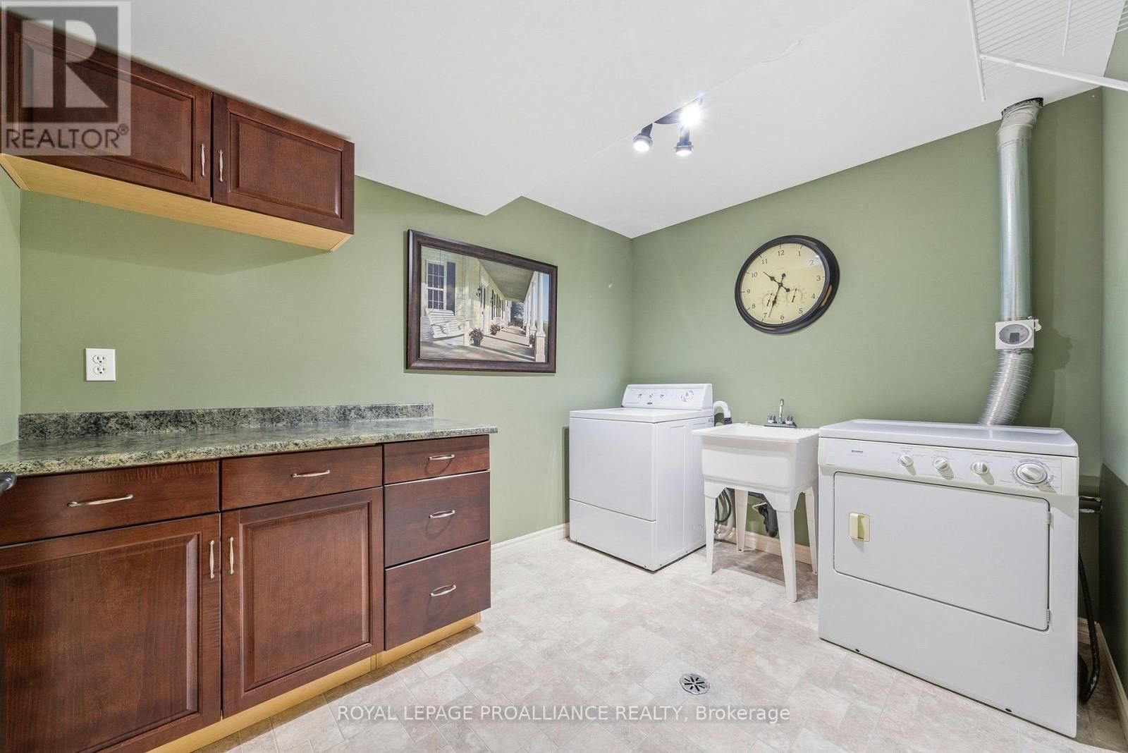 240 AVONDALE ROAD Image 33