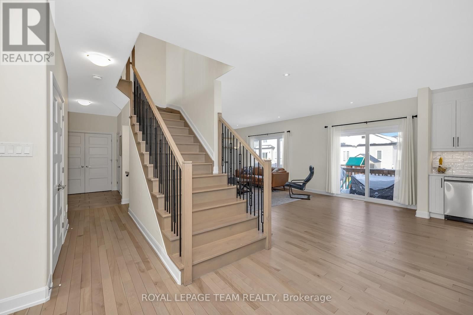 340 MOONLIGHT DRIVE Image 19