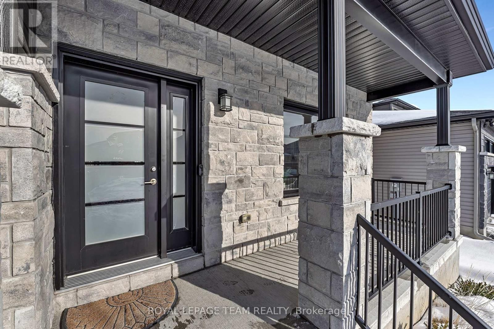 340 MOONLIGHT DRIVE Image 2