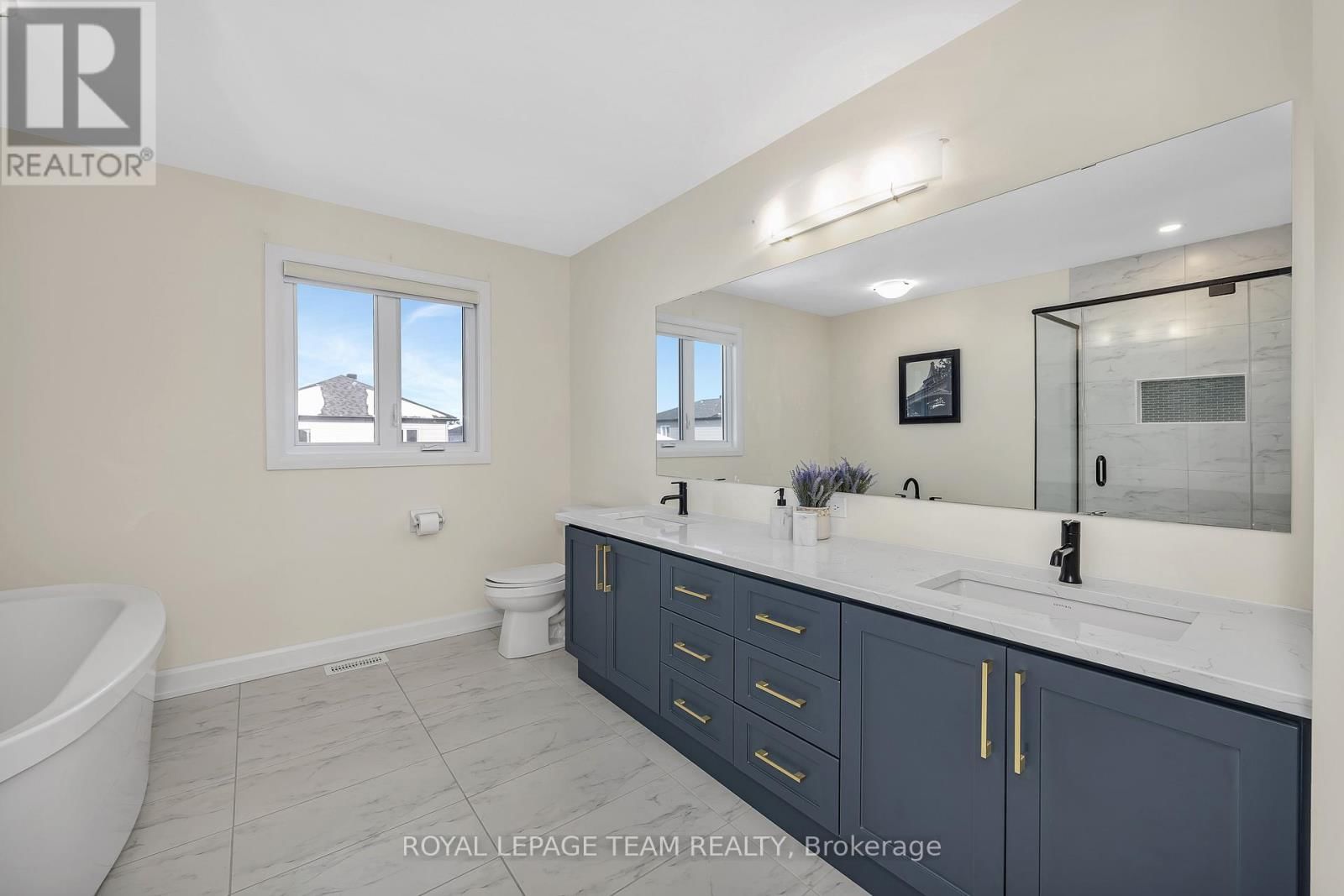 340 MOONLIGHT DRIVE Image 24