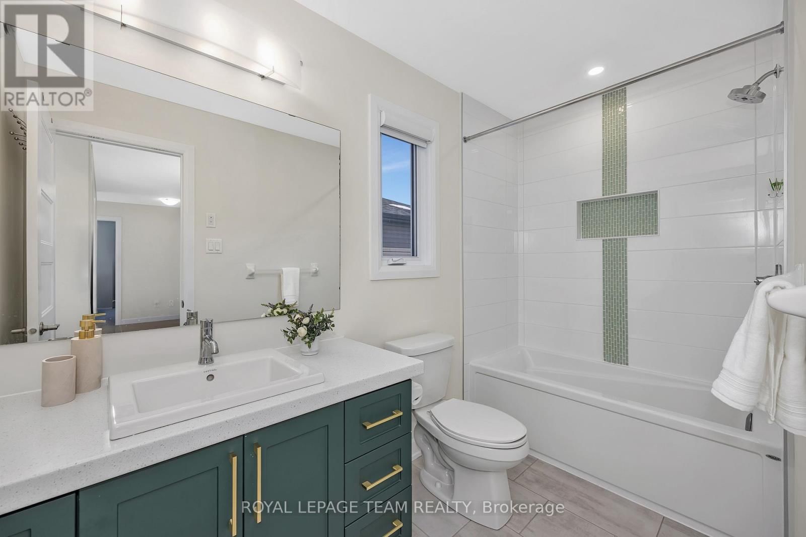 340 MOONLIGHT DRIVE Image 30