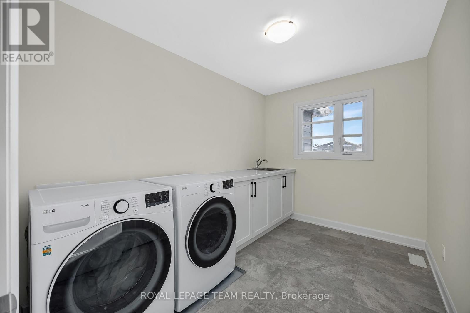 340 MOONLIGHT DRIVE Image 31