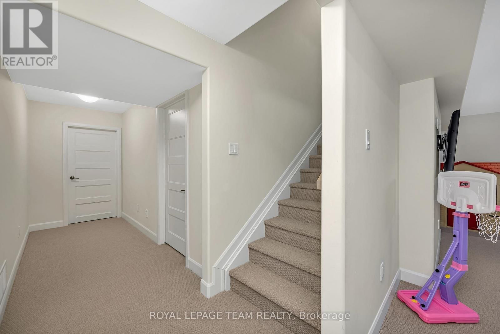 340 MOONLIGHT DRIVE Image 33