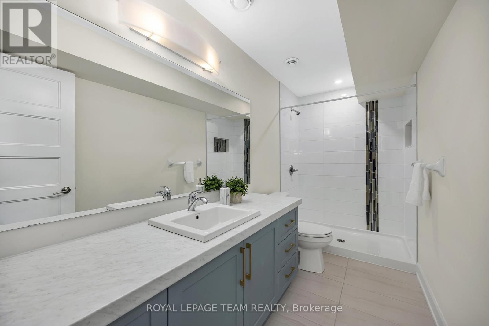 340 MOONLIGHT DRIVE Image 37