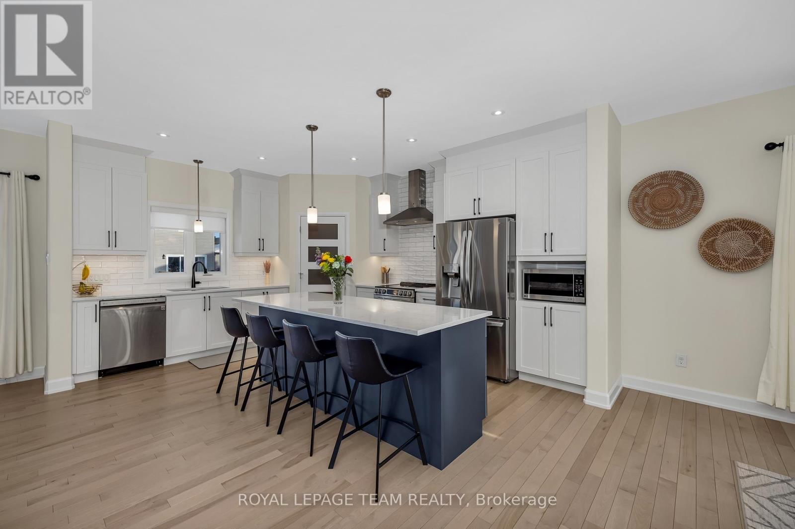 340 MOONLIGHT DRIVE Image 9