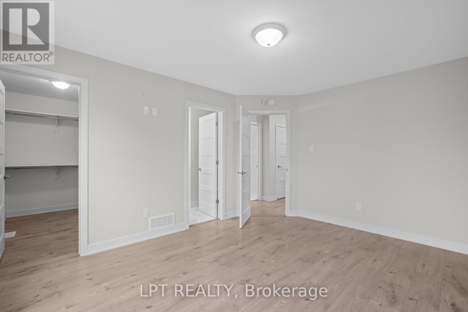 75 CHATEAUGUAY STREET Image 13