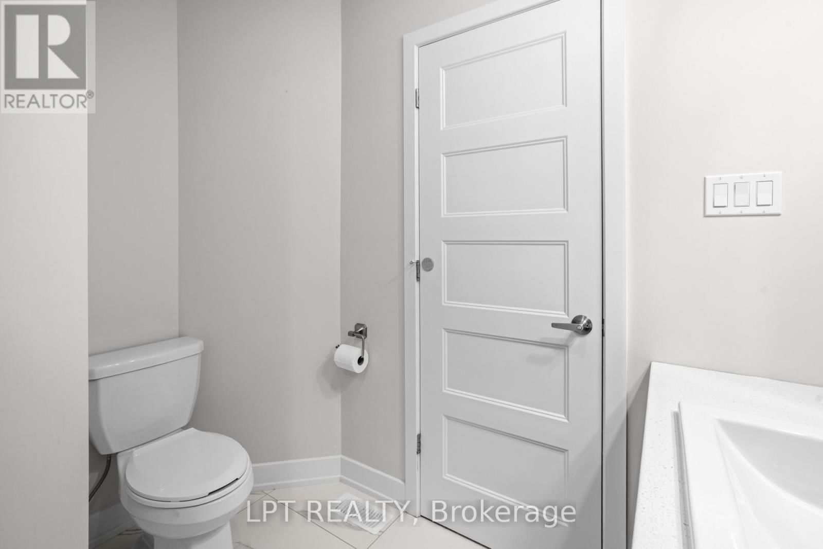 75 CHATEAUGUAY STREET Image 16