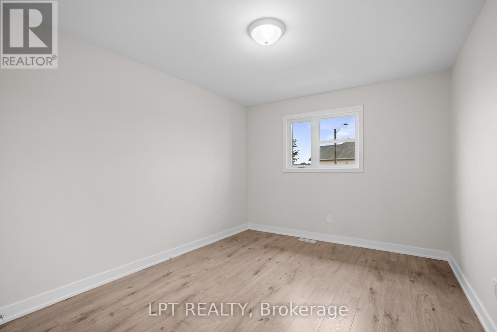 75 CHATEAUGUAY STREET Image 19