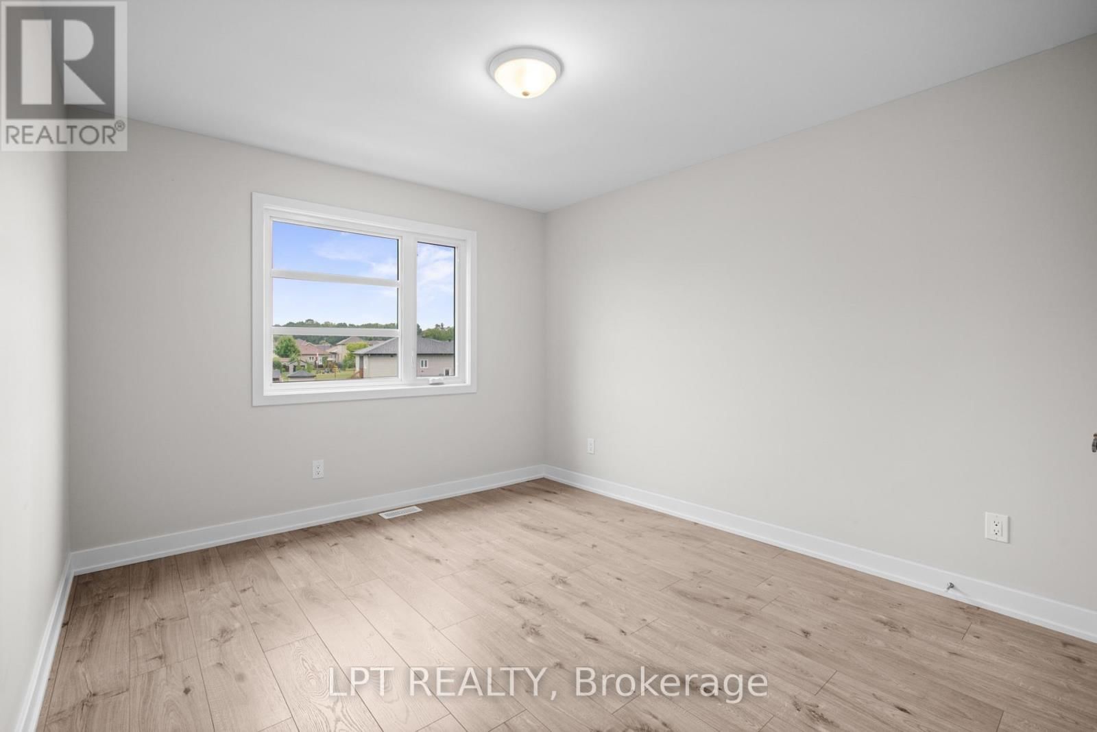 75 CHATEAUGUAY STREET Image 21