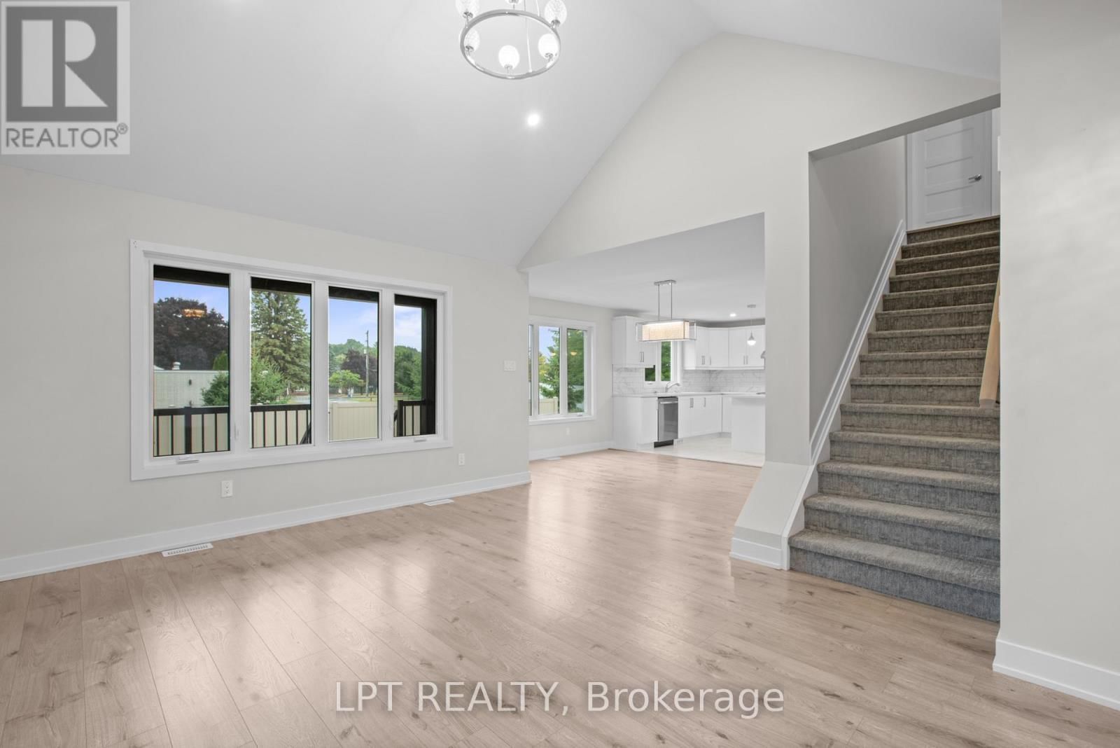 75 CHATEAUGUAY STREET Image 26