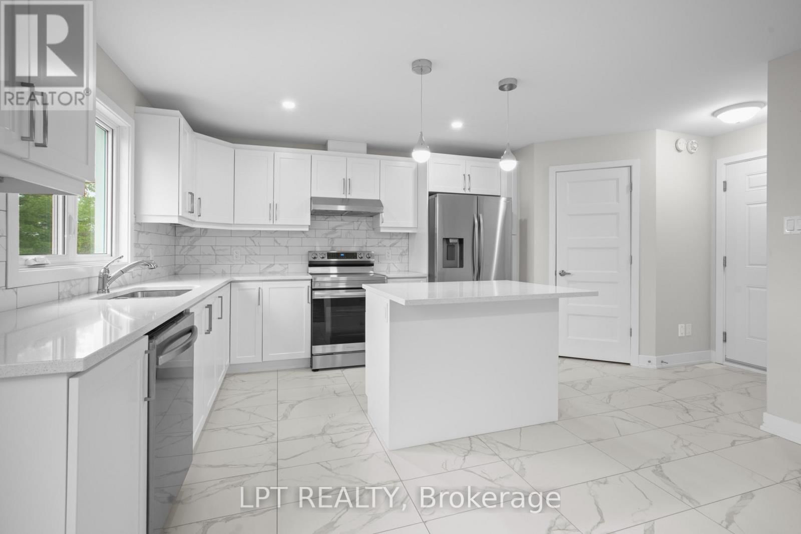 75 CHATEAUGUAY STREET Image 34