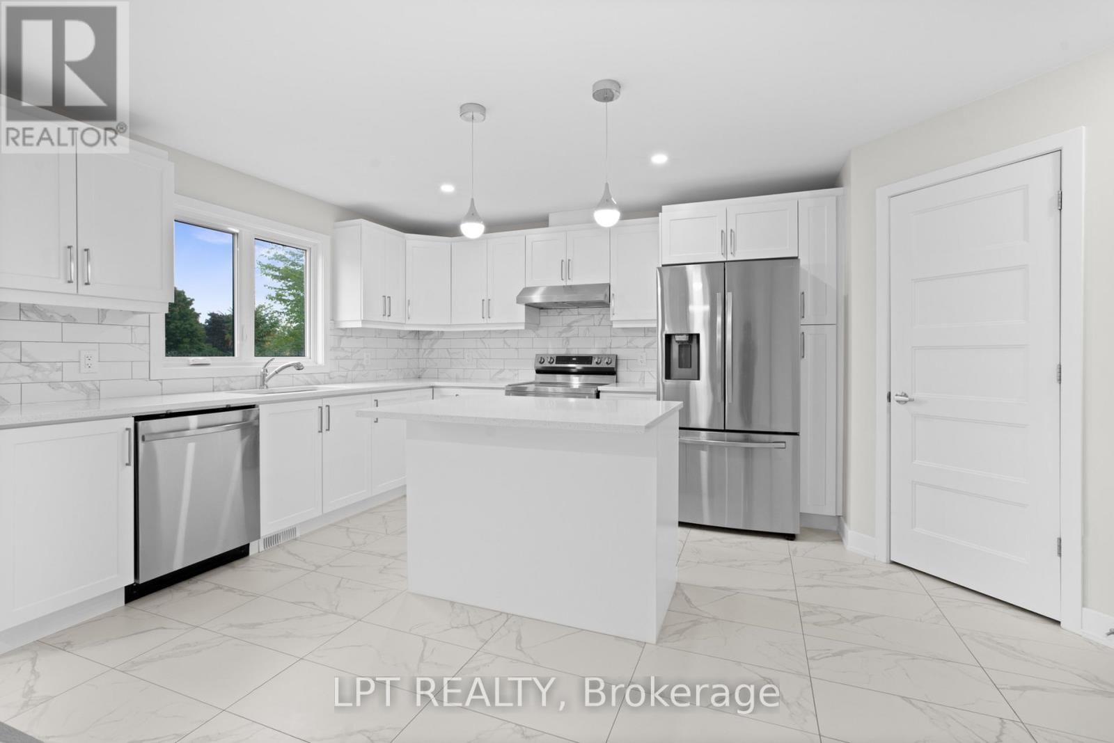 75 CHATEAUGUAY STREET Image 35