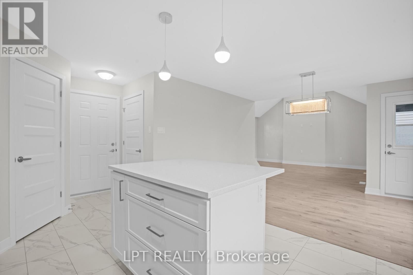 75 CHATEAUGUAY STREET Image 37