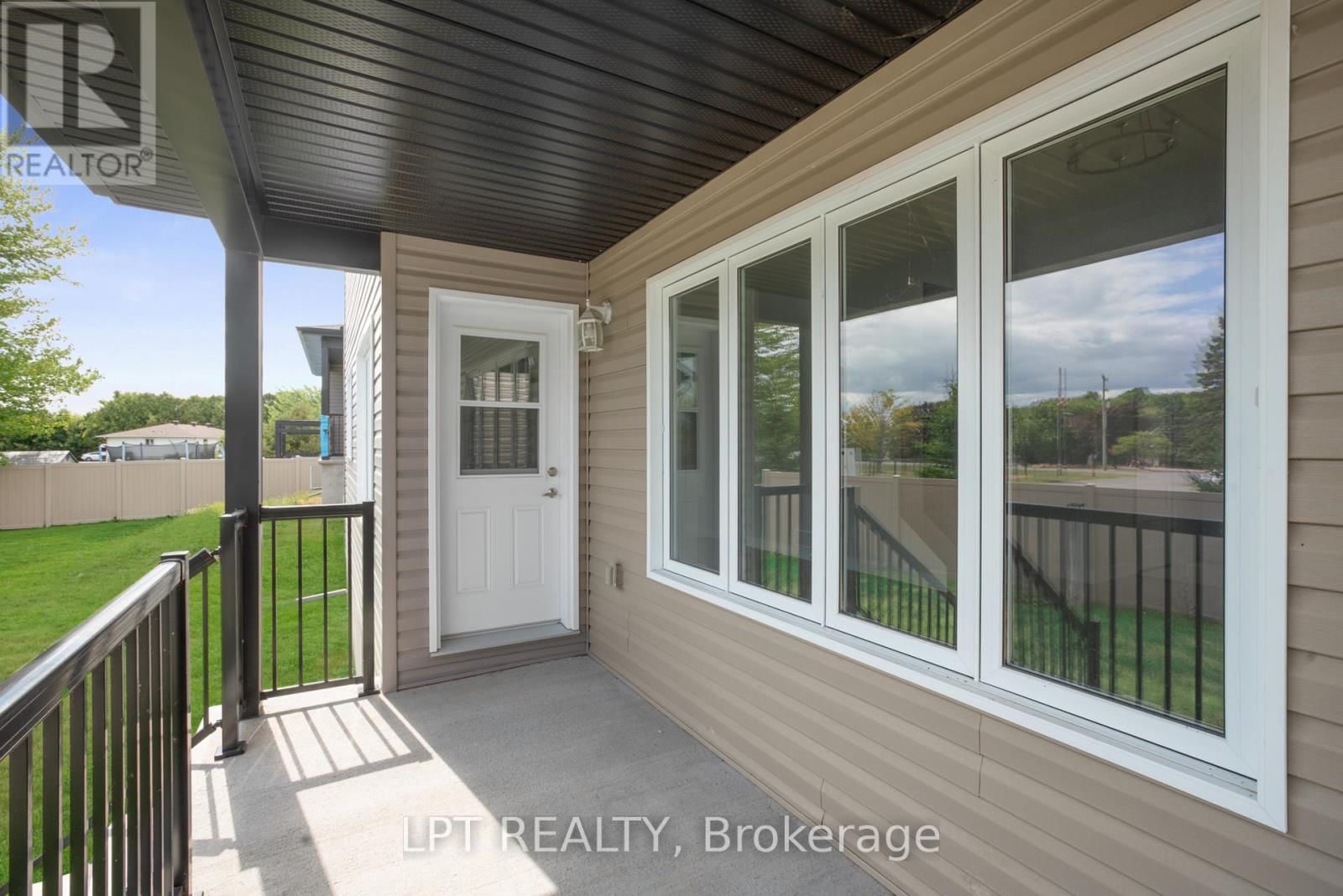 75 CHATEAUGUAY STREET Image 41