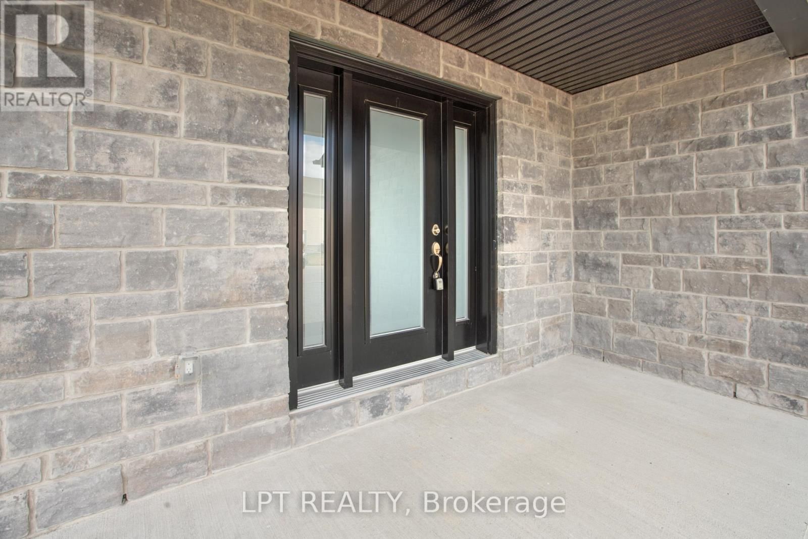 75 CHATEAUGUAY STREET Image 5