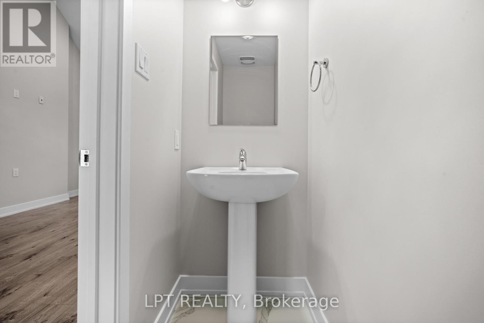 75 CHATEAUGUAY STREET Image 8