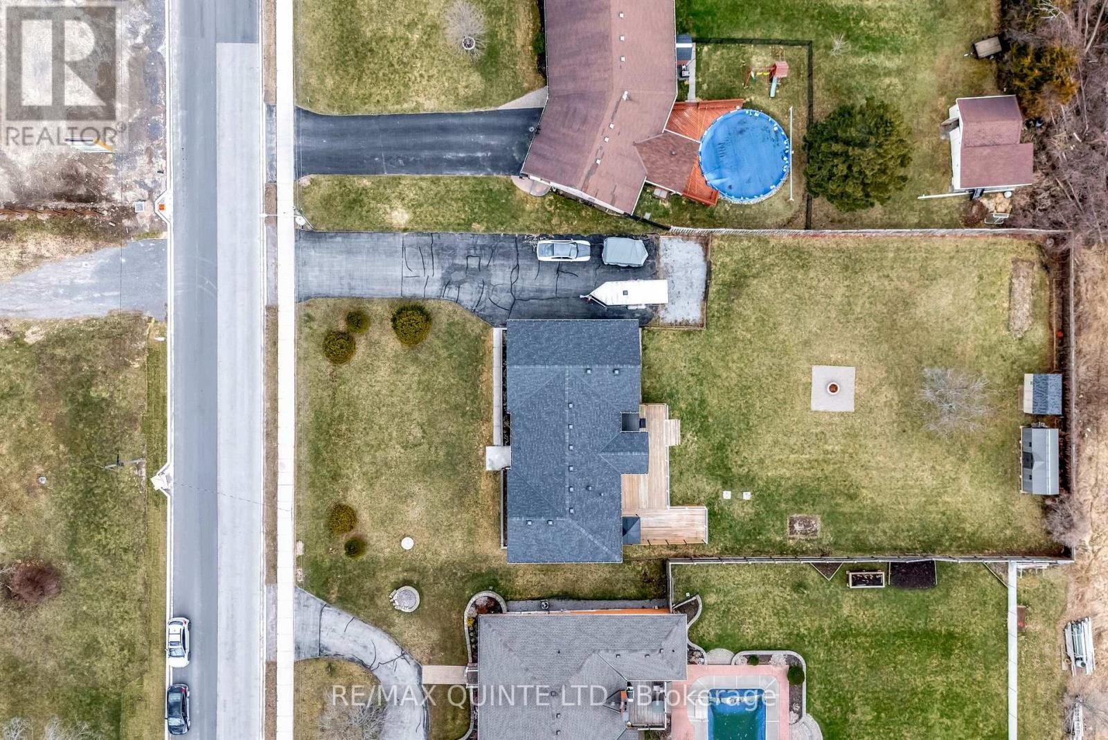 94 CLOVERLEAF DRIVE Image 43