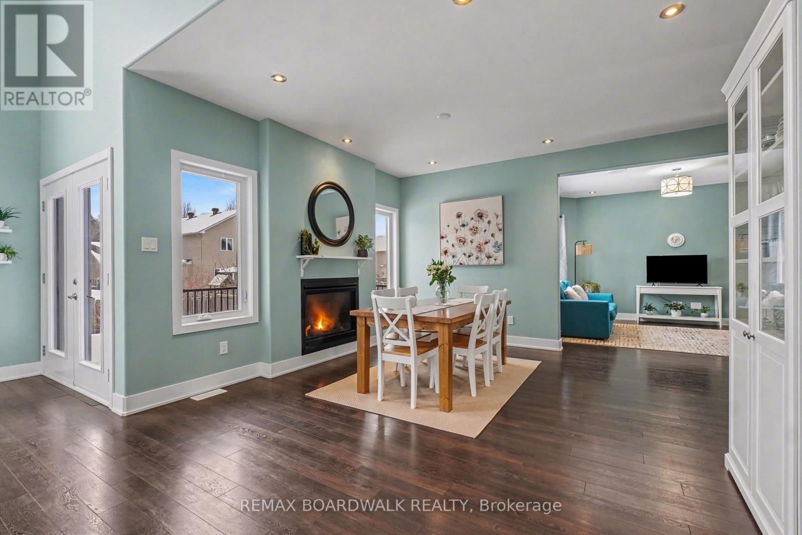 87 COBBLESTONE DRIVE Image 14