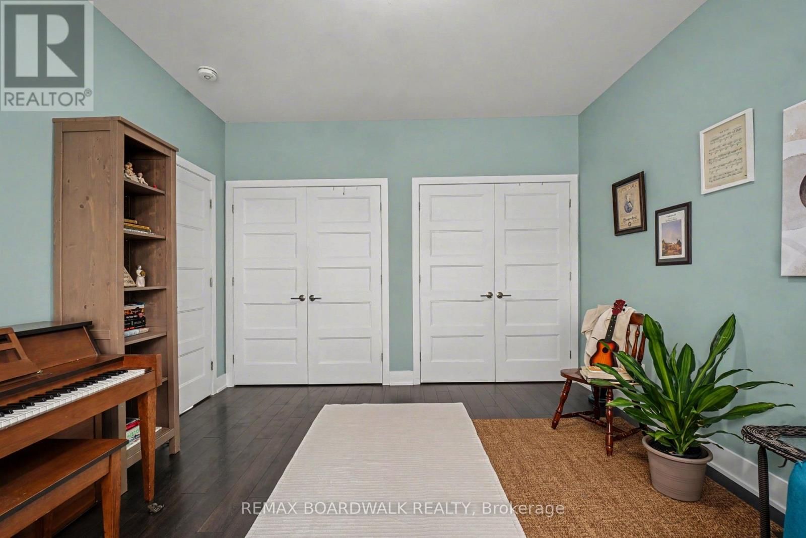 87 COBBLESTONE DRIVE Image 18