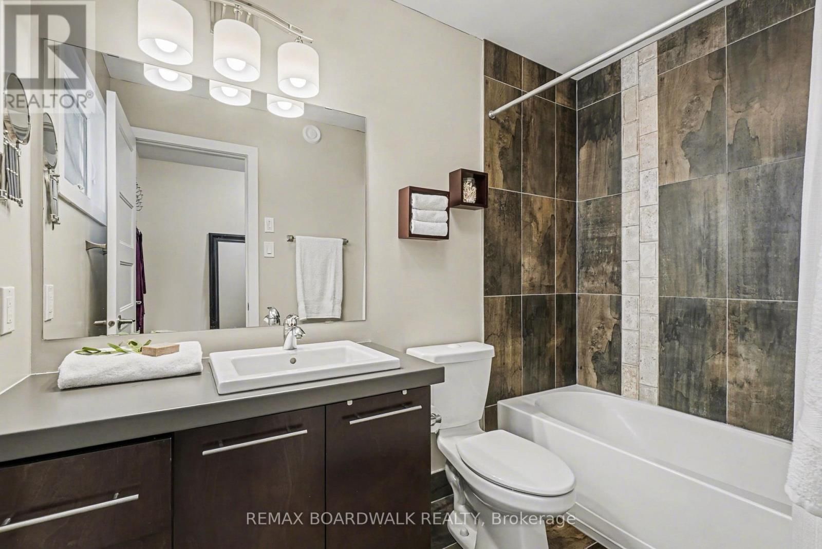 87 COBBLESTONE DRIVE Image 20