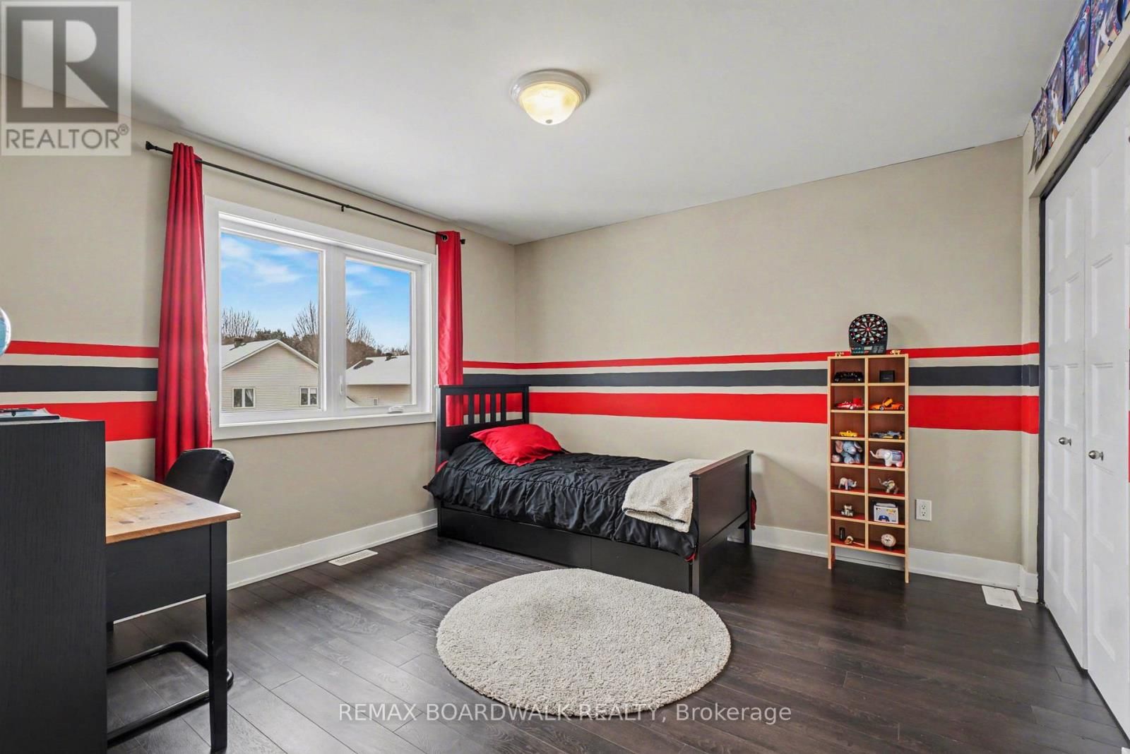 87 COBBLESTONE DRIVE Image 24